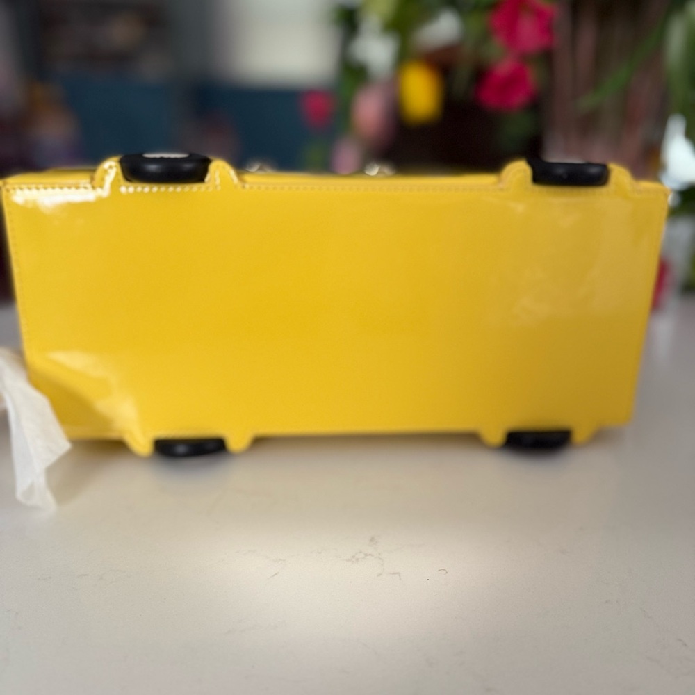 Kate Spade NYC 3D Taxi New York Big Apple Crossbody Bag ~ NWT, Collectible Item - Picture 11 of 14